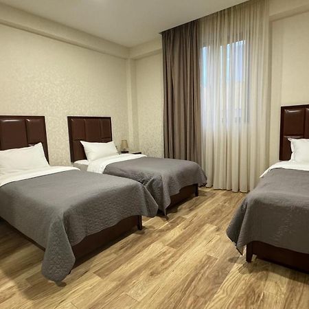 Aura Hotel Tbilissi Extérieur photo
