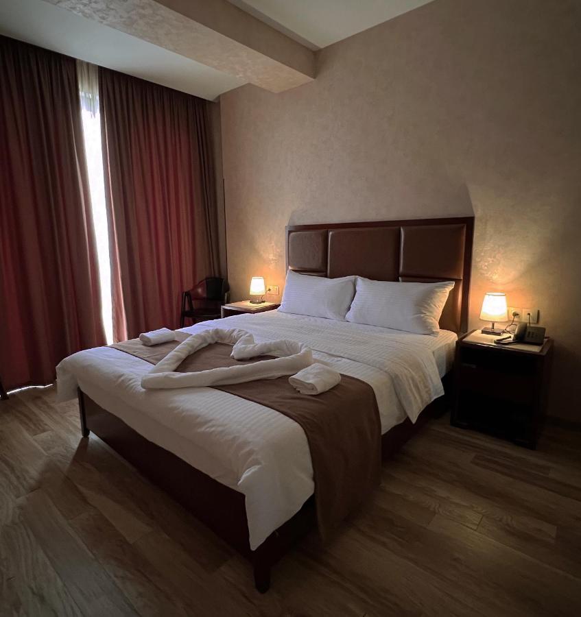 Aura Hotel Tbilissi Extérieur photo