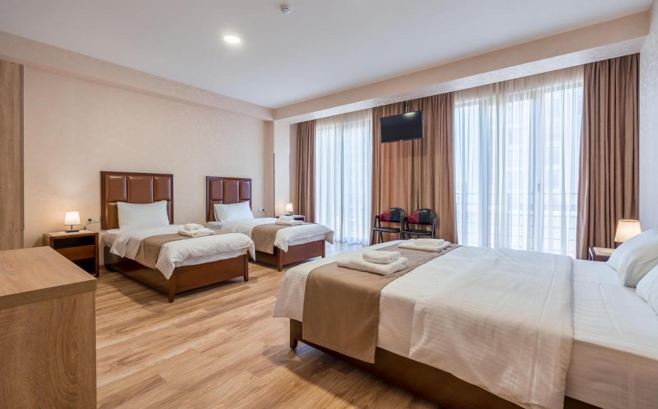 Aura Hotel Tbilissi Extérieur photo