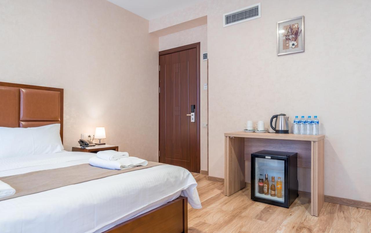 Aura Hotel Tbilissi Extérieur photo