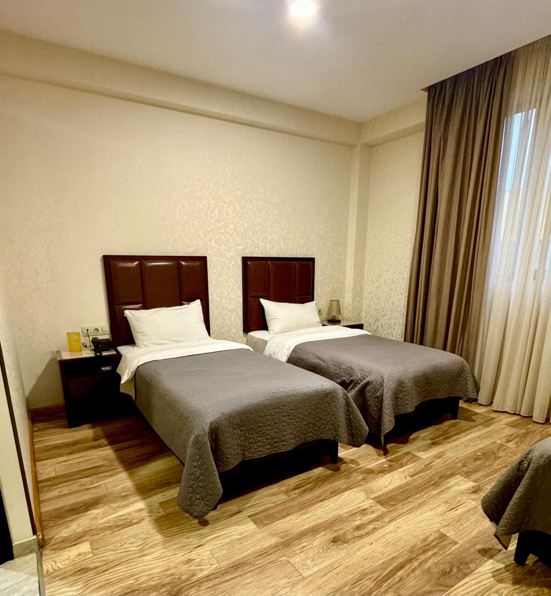 Aura Hotel Tbilissi Extérieur photo