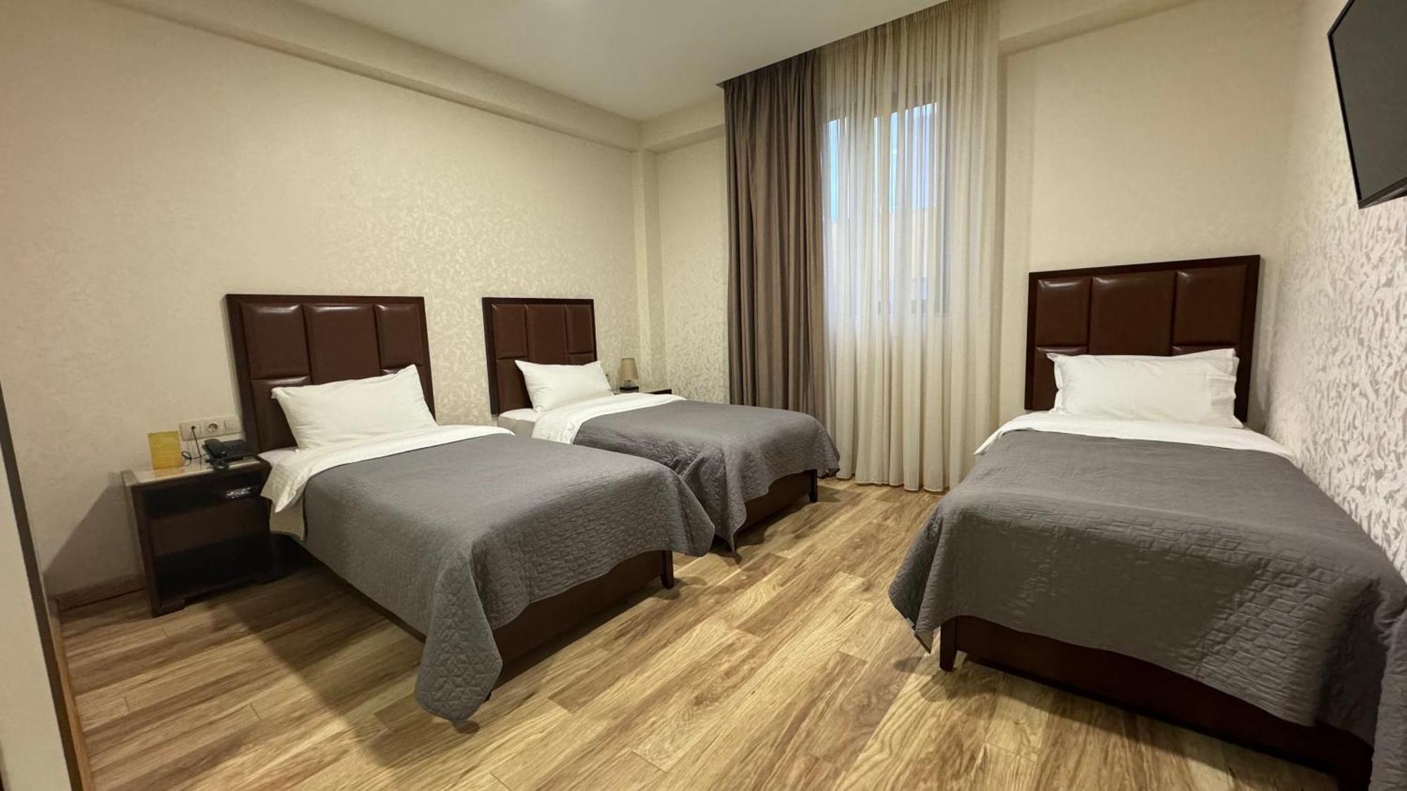 Aura Hotel Tbilissi Extérieur photo